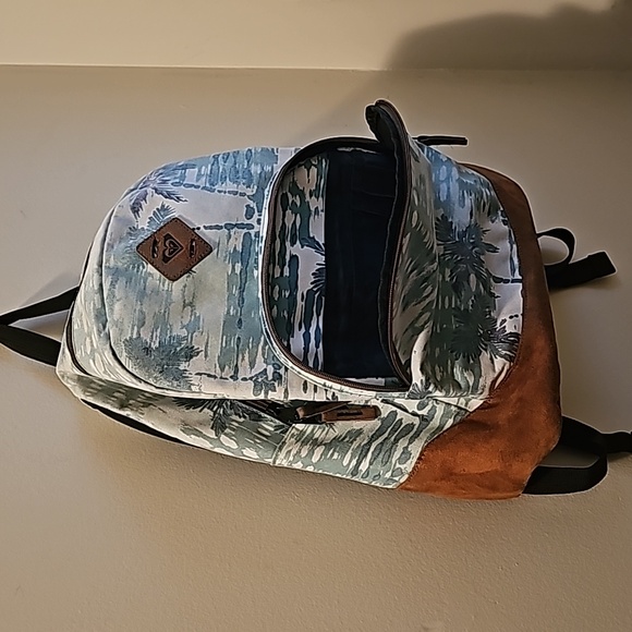 Roxy Backpack - Picture 2 of 9